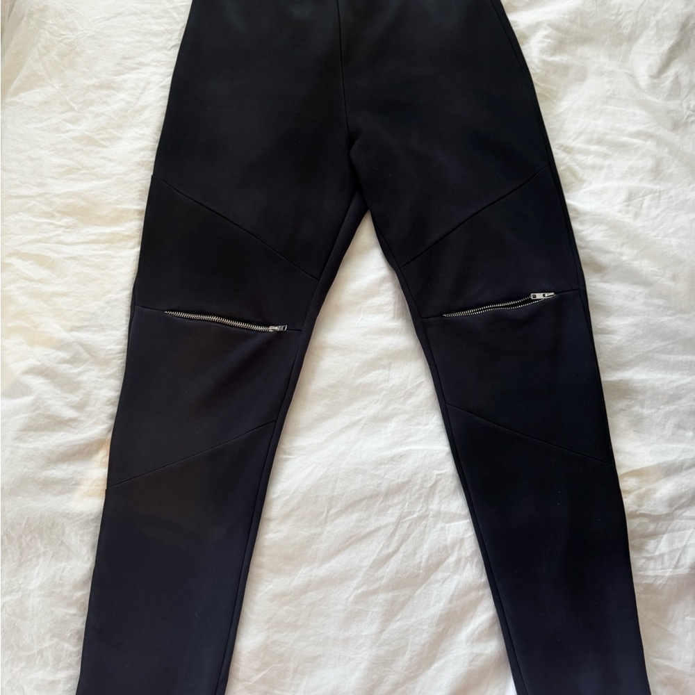 Fashion Nova Stylish Black Zippered Leggings